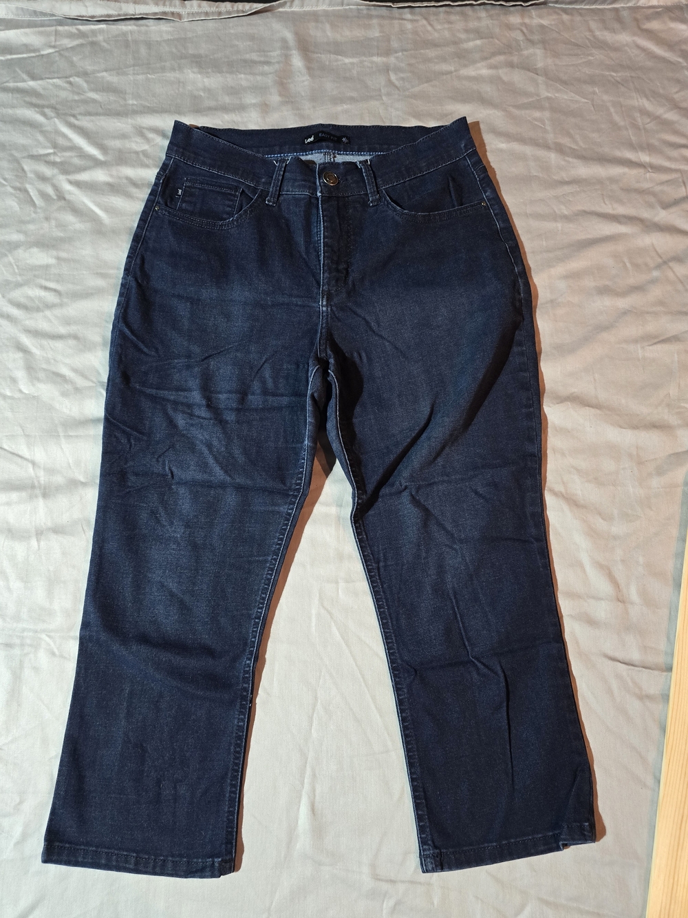 Women's Lee Easy Fit Dark Wash Cropped Jeans / Capris